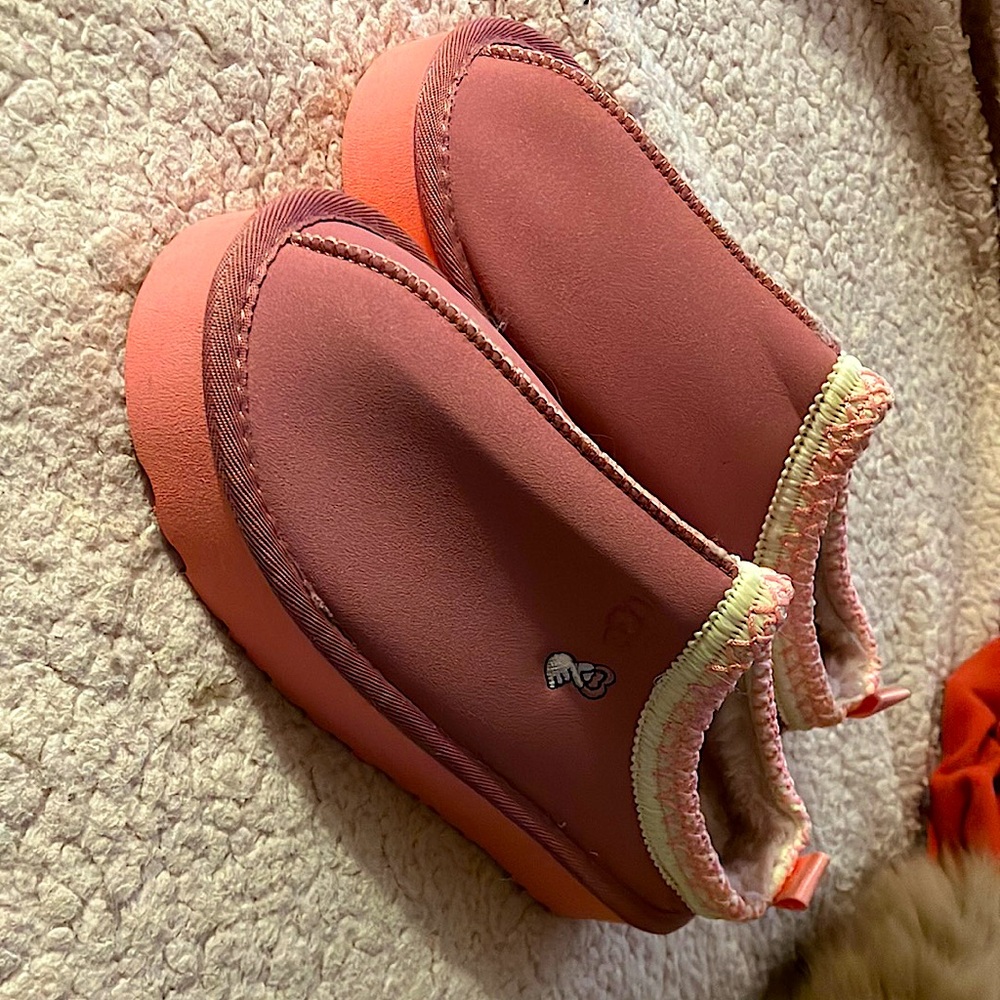 Uggs Tazz pink valentine slippers NEW